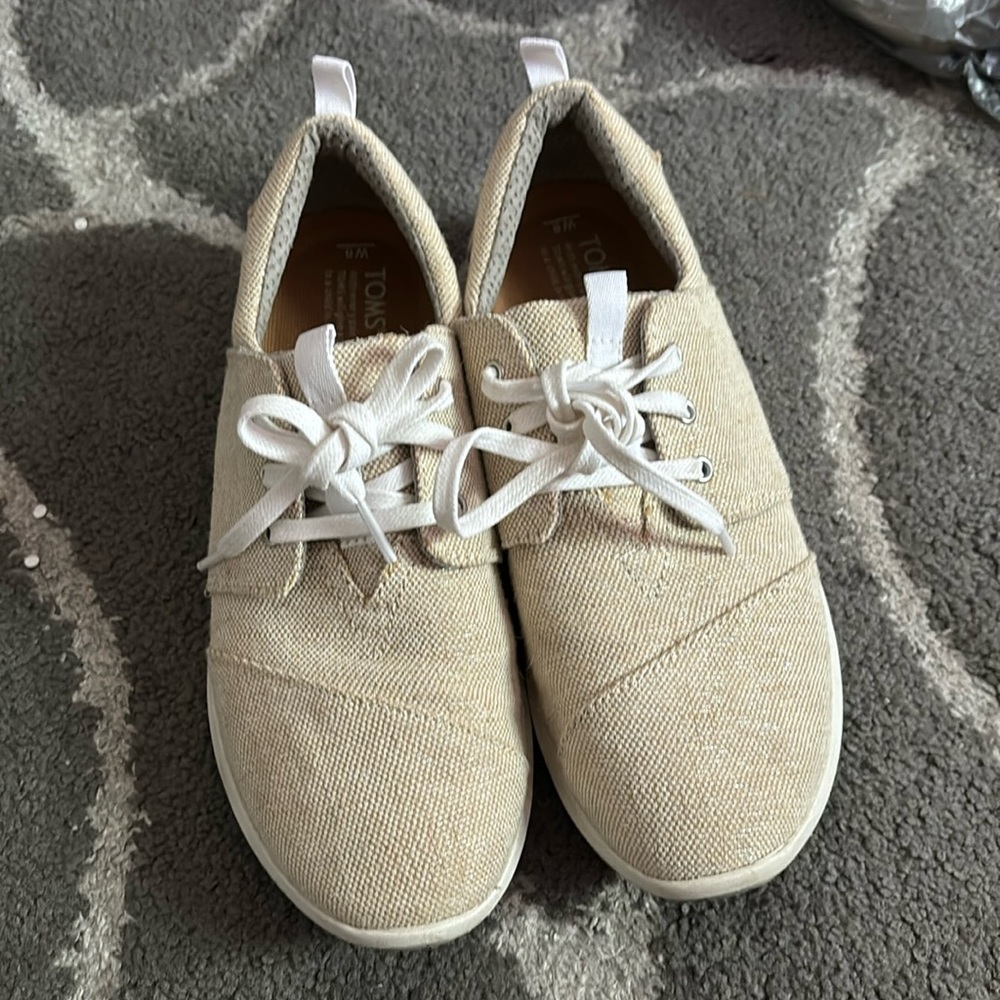 Tom's sneakers